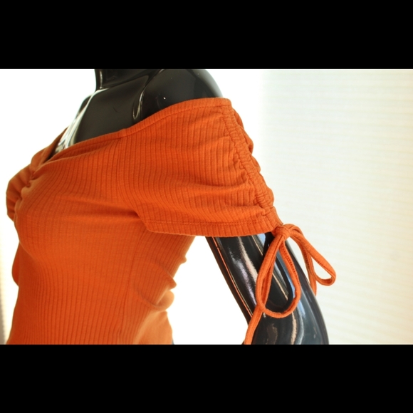MINKPINK orange ribbed off the shoulder top - Picture 2 of 4